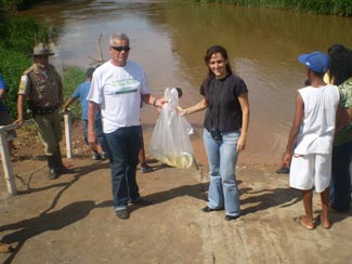 Barqueata – soltura de peixes Jane e Luisão