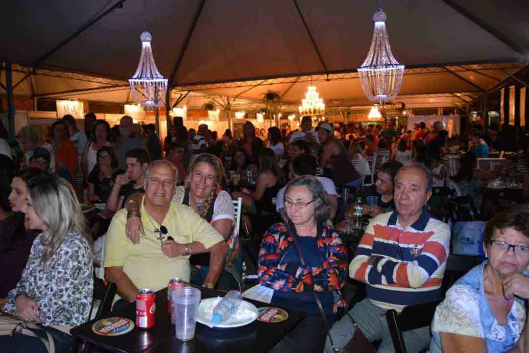 visão-da-praça-de-alimentação-1024×684